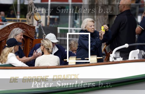 Amsterdam 21 augustus 2025
Prinses Beatrix op de groene Draeck tijdens de tweede dag van Sail . Aanwezig oa Prinses Mabel met dochters Luana en Zaria . Ook aanwezig prins Cazimir en prinses Carolina de Bourbon de Parma met haar kinderen Alaia en Xavier .
Ook de moeder van Prinses Mabel was aanwezig .