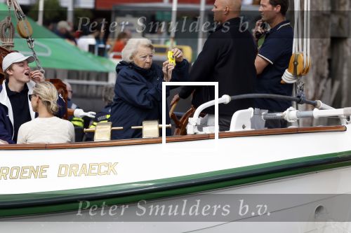 Amsterdam 21 augustus 2025
Prinses Beatrix op de groene Draeck tijdens de tweede dag van Sail . Aanwezig oa Prinses Mabel met dochters Luana en Zaria . Ook aanwezig prins Cazimir en prinses Carolina de Bourbon de Parma met haar kinderen Alaia en Xavier .
Ook de moeder van Prinses Mabel was aanwezig .