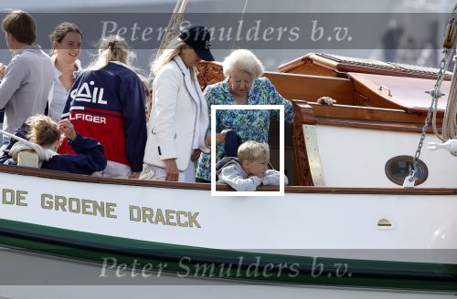 Amsterdam 21 augustus 2025
Prinses Beatrix op de groene Draeck tijdens de tweede dag van Sail . Aanwezig oa Prinses Mabel met dochters Luana en Zaria . Ook aanwezig prins Cazimir en prinses Carolina de Bourbon de Parma met haar kinderen Alaia en Xavier .
Ook de moeder van Prinses Mabel was aanwezig .