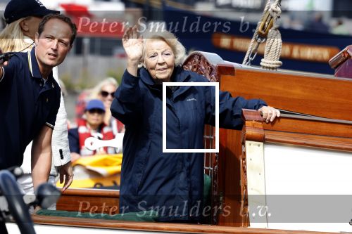 Amsterdam 21 augustus 2025
Prinses Beatrix op de groene Draeck tijdens de tweede dag van Sail . Aanwezig oa Prinses Mabel met dochters Luana en Zaria . Ook aanwezig prins Cazimir en prinses Carolina de Bourbon de Parma met haar kinderen Alaia en Xavier .
Ook de moeder van Prinses Mabel was aanwezig .