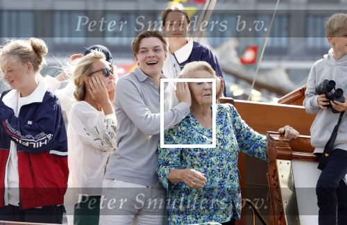 Amsterdam 21 augustus 2025
Prinses Beatrix op de groene Draeck tijdens de tweede dag van Sail . Aanwezig oa Prinses Mabel met dochters Luana en Zaria . Ook aanwezig prins Cazimir en prinses Carolina de Bourbon de Parma met haar kinderen Alaia en Xavier .
Ook de moeder van Prinses Mabel was aanwezig .