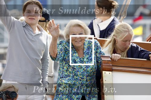 Amsterdam 21 augustus 2025
Prinses Beatrix op de groene Draeck tijdens de tweede dag van Sail . Aanwezig oa Prinses Mabel met dochters Luana en Zaria . Ook aanwezig prins Cazimir en prinses Carolina de Bourbon de Parma met haar kinderen Alaia en Xavier .
Ook de moeder van Prinses Mabel was aanwezig .