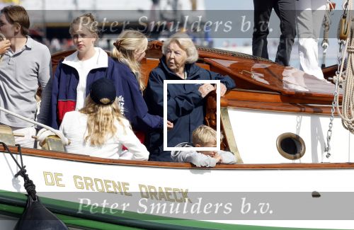 Amsterdam 21 augustus 2025
Prinses Beatrix op de groene Draeck tijdens de tweede dag van Sail . Aanwezig oa Prinses Mabel met dochters Luana en Zaria . Ook aanwezig prins Cazimir en prinses Carolina de Bourbon de Parma met haar kinderen Alaia en Xavier .
Ook de moeder van Prinses Mabel was aanwezig .