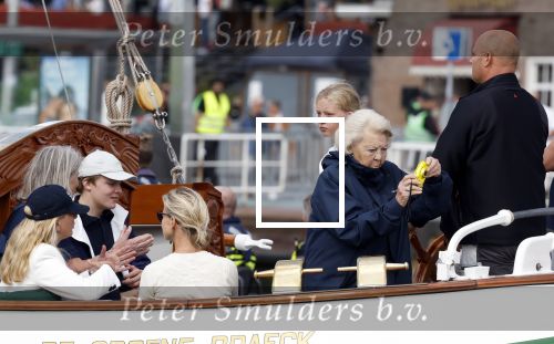 Amsterdam 21 augustus 2025
Prinses Beatrix op de groene Draeck tijdens de tweede dag van Sail . Aanwezig oa Prinses Mabel met dochters Luana en Zaria . Ook aanwezig prins Cazimir en prinses Carolina de Bourbon de Parma met haar kinderen Alaia en Xavier .
Ook de moeder van Prinses Mabel was aanwezig .