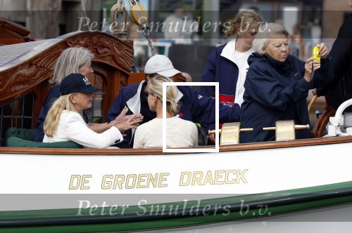Amsterdam 21 augustus 2025
Prinses Beatrix op de groene Draeck tijdens de tweede dag van Sail . Aanwezig oa Prinses Mabel met dochters Luana en Zaria . Ook aanwezig prins Cazimir en prinses Carolina de Bourbon de Parma met haar kinderen Alaia en Xavier .
Ook de moeder van Prinses Mabel was aanwezig .