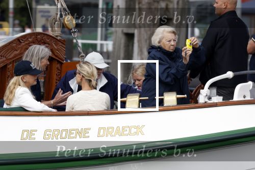 Amsterdam 21 augustus 2025
Prinses Beatrix op de groene Draeck tijdens de tweede dag van Sail . Aanwezig oa Prinses Mabel met dochters Luana en Zaria . Ook aanwezig prins Cazimir en prinses Carolina de Bourbon de Parma met haar kinderen Alaia en Xavier .
Ook de moeder van Prinses Mabel was aanwezig .