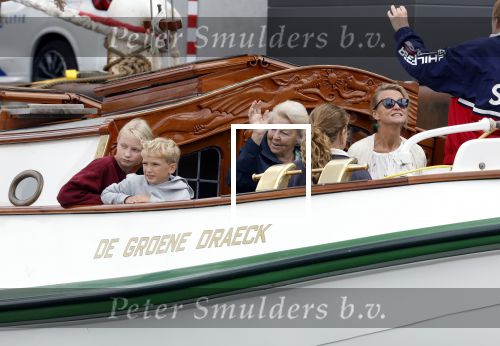 Amsterdam 21 augustus 2025
Prinses Beatrix op de groene Draeck tijdens de tweede dag van Sail . Aanwezig oa Prinses Mabel met dochters Luana en Zaria . Ook aanwezig prins Cazimir en prinses Carolina de Bourbon de Parma met haar kinderen Alaia en Xavier .
Ook de moeder van Prinses Mabel was aanwezig .