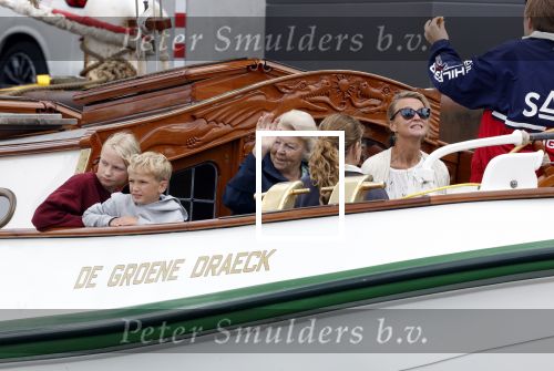 Amsterdam 21 augustus 2025
Prinses Beatrix op de groene Draeck tijdens de tweede dag van Sail . Aanwezig oa Prinses Mabel met dochters Luana en Zaria . Ook aanwezig prins Cazimir en prinses Carolina de Bourbon de Parma met haar kinderen Alaia en Xavier .
Ook de moeder van Prinses Mabel was aanwezig .