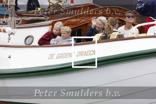 Amsterdam 21 augustus 2025
Prinses Beatrix op de groene Draeck tijdens de tweede dag van Sail . Aanwezig oa Prinses Mabel met dochters Luana en Zaria . Ook aanwezig prins Cazimir en prinses Carolina de Bourbon de Parma met haar kinderen Alaia en Xavier .
Ook de moeder van Prinses Mabel was aanwezig .