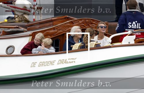 Amsterdam 21 augustus 2025
Prinses Beatrix op de groene Draeck tijdens de tweede dag van Sail . Aanwezig oa Prinses Mabel met dochters Luana en Zaria . Ook aanwezig prins Cazimir en prinses Carolina de Bourbon de Parma met haar kinderen Alaia en Xavier .
Ook de moeder van Prinses Mabel was aanwezig .