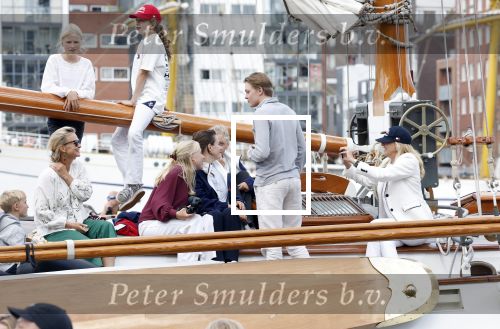 Amsterdam 21 augustus 2025
Prinses Beatrix op de groene Draeck tijdens de tweede dag van Sail . Aanwezig oa Prinses Mabel met dochters Luana en Zaria . Ook aanwezig prins Cazimir en prinses Carolina de Bourbon de Parma met haar kinderen Alaia en Xavier .
Ook de moeder van Prinses Mabel was aanwezig .