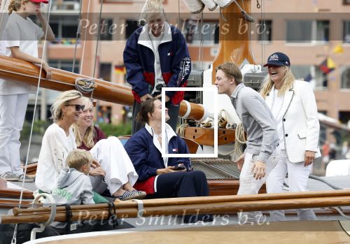 Amsterdam 21 augustus 2025
Prinses Beatrix op de groene Draeck tijdens de tweede dag van Sail . Aanwezig oa Prinses Mabel met dochters Luana en Zaria . Ook aanwezig prins Cazimir en prinses Carolina de Bourbon de Parma met haar kinderen Alaia en Xavier .
Ook de moeder van Prinses Mabel was aanwezig .