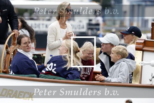 Amsterdam 21 augustus 2025
Prinses Beatrix op de groene Draeck tijdens de tweede dag van Sail . Aanwezig oa Prinses Mabel met dochters Luana en Zaria . Ook aanwezig prins Cazimir en prinses Carolina de Bourbon de Parma met haar kinderen Alaia en Xavier .
Ook de moeder van Prinses Mabel was aanwezig .