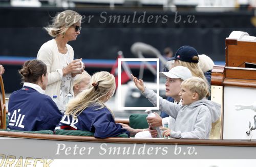 Amsterdam 21 augustus 2025
Prinses Beatrix op de groene Draeck tijdens de tweede dag van Sail . Aanwezig oa Prinses Mabel met dochters Luana en Zaria . Ook aanwezig prins Cazimir en prinses Carolina de Bourbon de Parma met haar kinderen Alaia en Xavier .
Ook de moeder van Prinses Mabel was aanwezig .