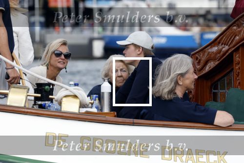 Amsterdam 21 augustus 2025
Prinses Beatrix op de groene Draeck tijdens de tweede dag van Sail . Aanwezig oa Prinses Mabel met dochters Luana en Zaria . Ook aanwezig prins Cazimir en prinses Carolina de Bourbon de Parma met haar kinderen Alaia en Xavier .
Ook de moeder van Prinses Mabel was aanwezig .