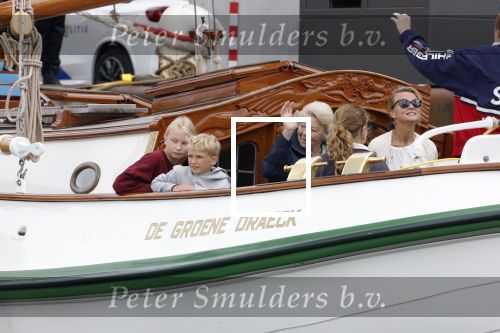 Amsterdam 21 augustus 2025
Prinses Beatrix op de groene Draeck tijdens de tweede dag van Sail . Aanwezig oa Prinses Mabel met dochters Luana en Zaria . Ook aanwezig prins Cazimir en prinses Carolina de Bourbon de Parma met haar kinderen Alaia en Xavier .
Ook de moeder van Prinses Mabel was aanwezig .
