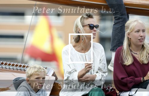 Amsterdam 21 augustus 2025
Prinses Beatrix op de groene Draeck tijdens de tweede dag van Sail . Aanwezig oa Prinses Mabel met dochters Luana en Zaria . Ook aanwezig prins Cazimir en prinses Carolina de Bourbon de Parma met haar kinderen Alaia en Xavier .
Ook de moeder van Prinses Mabel was aanwezig .