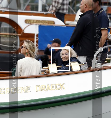 Amsterdam 21 augustus 2025
Prinses Beatrix op de groene Draeck tijdens de tweede dag van Sail . Aanwezig oa Prinses Mabel met dochters Luana en Zaria . Ook aanwezig prins Cazimir en prinses Carolina de Bourbon de Parma met haar kinderen Alaia en Xavier .
Ook de moeder van Prinses Mabel was aanwezig .
