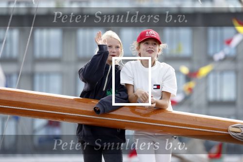Amsterdam 21 augustus 2025
Prinses Beatrix op de groene Draeck tijdens de tweede dag van Sail . Aanwezig oa Prinses Mabel met dochters Luana en Zaria . Ook aanwezig prins Cazimir en prinses Carolina de Bourbon de Parma met haar kinderen Alaia en Xavier .
Ook de moeder van Prinses Mabel was aanwezig .