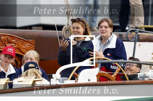 Amsterdam 21 augustus 2025
Prinses Beatrix op de groene Draeck tijdens de tweede dag van Sail . Aanwezig Prins Constantijn Prinses Laurentien Prinses Eloise en Prins Claus Cazimir