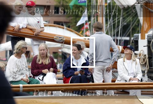 Amsterdam 21 augustus 2025
Prinses Beatrix op de groene Draeck tijdens de tweede dag van Sail . Aanwezig oa Prinses Mabel met dochters Luana en Zaria . Ook aanwezig prins Cazimir en prinses Carolina de Bourbon de Parma met haar kinderen Alaia en Xavier .
Ook de moeder van Prinses Mabel was aanwezig .