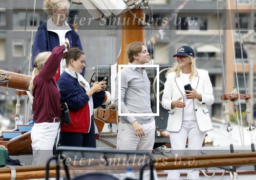 Amsterdam 21 augustus 2025
Prinses Beatrix op de groene Draeck tijdens de tweede dag van Sail . Aanwezig oa Prinses Mabel met dochters Luana en Zaria . Ook aanwezig prins Cazimir en prinses Carolina de Bourbon de Parma met haar kinderen Alaia en Xavier .
Ook de moeder van Prinses Mabel was aanwezig .