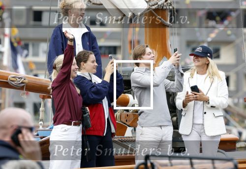 Amsterdam 21 augustus 2025
Prinses Beatrix op de groene Draeck tijdens de tweede dag van Sail . Aanwezig oa Prinses Mabel met dochters Luana en Zaria . Ook aanwezig prins Cazimir en prinses Carolina de Bourbon de Parma met haar kinderen Alaia en Xavier .
Ook de moeder van Prinses Mabel was aanwezig .