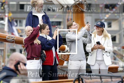 Amsterdam 21 augustus 2025
Prinses Beatrix op de groene Draeck tijdens de tweede dag van Sail . Aanwezig oa Prinses Mabel met dochters Luana en Zaria . Ook aanwezig prins Cazimir en prinses Carolina de Bourbon de Parma met haar kinderen Alaia en Xavier .
Ook de moeder van Prinses Mabel was aanwezig .