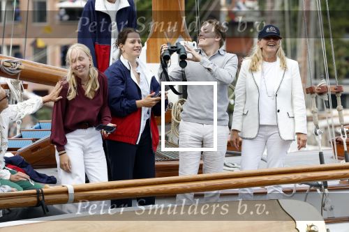 Amsterdam 21 augustus 2025
Prinses Beatrix op de groene Draeck tijdens de tweede dag van Sail . Aanwezig oa Prinses Mabel met dochters Luana en Zaria . Ook aanwezig prins Cazimir en prinses Carolina de Bourbon de Parma met haar kinderen Alaia en Xavier .
Ook de moeder van Prinses Mabel was aanwezig .