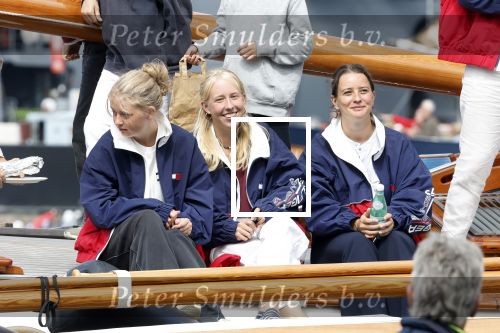 Amsterdam 21 augustus 2025
Prinses Beatrix op de groene Draeck tijdens de tweede dag van Sail . Aanwezig oa Prinses Mabel met dochters Luana en Zaria . Ook aanwezig prins Cazimir en prinses Carolina de Bourbon de Parma met haar kinderen Alaia en Xavier .
Ook de moeder van Prinses Mabel was aanwezig .
