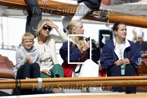 Amsterdam 21 augustus 2025
Prinses Beatrix op de groene Draeck tijdens de tweede dag van Sail . Aanwezig oa Prinses Mabel met dochters Luana en Zaria . Ook aanwezig prins Cazimir en prinses Carolina de Bourbon de Parma met haar kinderen Alaia en Xavier .
Ook de moeder van Prinses Mabel was aanwezig .