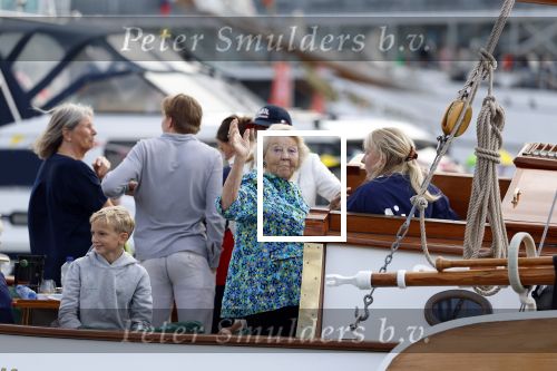 Amsterdam 21 augustus 2025
Prinses Beatrix op de groene Draeck tijdens de tweede dag van Sail . Aanwezig oa Prinses Mabel met dochters Luana en Zaria . Ook aanwezig prins Cazimir en prinses Carolina de Bourbon de Parma met haar kinderen Alaia en Xavier .
Ook de moeder van Prinses Mabel was aanwezig .
