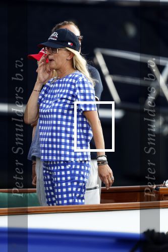 Amsterdam 20 augustus 2025
Koning Willem Alexander Prinses Mabel en (prinses Luana ) Gravin Luana op de groene Draeck tijdens de eerste dag van Sail Amsterdam . Er vaart ongelofelijk veel beveiliging Politie in boten op jet skis en een speciaal beveiligingsteam van de Marechaussee BSB ( Brigade Speciale Beveiligingsopdrachten ) mee met de groene Draeck