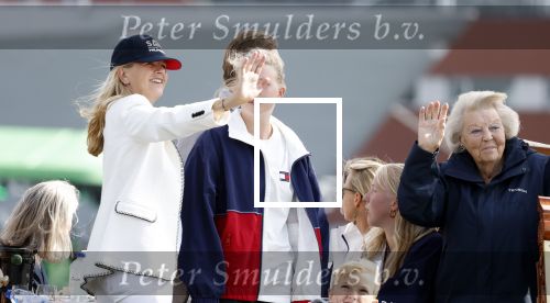 Amsterdam 21 augustus 2025
Prinses Beatrix op de groene Draeck tijdens de tweede dag van Sail . Aanwezig oa Prinses Mabel met dochters Luana en Zaria . Ook aanwezig prins Cazimir en prinses Carolina de Bourbon de Parma met haar kinderen Alaia en Xavier .
Ook de moeder van Prinses Mabel was aanwezig .