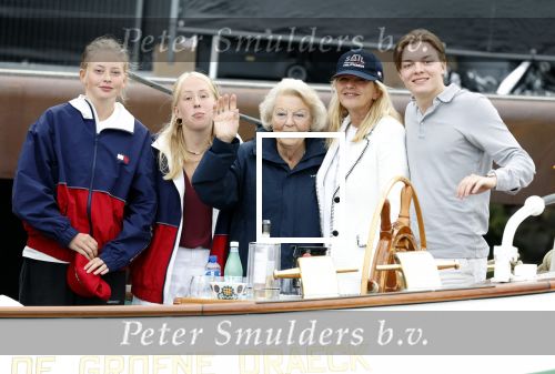 Amsterdam 21 augustus 2025
Prinses Beatrix op de groene Draeck tijdens de tweede dag van Sail . Aanwezig oa Prinses Mabel met dochters Luana en Zaria . Ook aanwezig prins Cazimir en prinses Carolina de Bourbon de Parma met haar kinderen Alaia en Xavier .
Ook de moeder van Prinses Mabel was aanwezig .