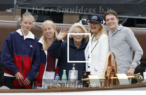 Amsterdam 21 augustus 2025
Prinses Beatrix op de groene Draeck tijdens de tweede dag van Sail . Aanwezig oa Prinses Mabel met dochters Luana en Zaria . Ook aanwezig prins Cazimir en prinses Carolina de Bourbon de Parma met haar kinderen Alaia en Xavier .
Ook de moeder van Prinses Mabel was aanwezig .