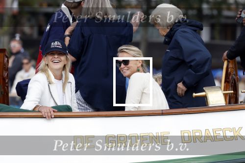 Amsterdam 21 augustus 2025
Prinses Beatrix op de groene Draeck tijdens de tweede dag van Sail . Aanwezig oa Prinses Mabel met dochters Luana en Zaria . Ook aanwezig prins Cazimir en prinses Carolina de Bourbon de Parma met haar kinderen Alaia en Xavier .
Ook de moeder van Prinses Mabel was aanwezig .