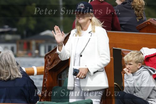 Amsterdam 21 augustus 2025
Prinses Beatrix op de groene Draeck tijdens de tweede dag van Sail . Aanwezig oa Prinses Mabel met dochters Luana en Zaria . Ook aanwezig prins Cazimir en prinses Carolina de Bourbon de Parma met haar kinderen Alaia en Xavier .
Ook de moeder van Prinses Mabel was aanwezig .