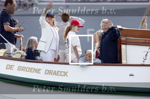 Amsterdam 21 augustus 2025
Prinses Beatrix op de groene Draeck tijdens de tweede dag van Sail . Aanwezig oa Prinses Mabel met dochters Luana en Zaria . Ook aanwezig prins Cazimir en prinses Carolina de Bourbon de Parma met haar kinderen Alaia en Xavier .
Ook de moeder van Prinses Mabel was aanwezig .