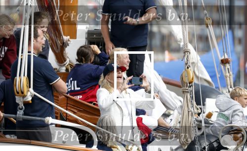 Amsterdam 21 augustus 2025
Prinses Beatrix op de groene Draeck tijdens de tweede dag van Sail . Aanwezig oa Prinses Mabel met dochters Luana en Zaria . Ook aanwezig prins Cazimir en prinses Carolina de Bourbon de Parma met haar kinderen Alaia en Xavier .
Ook de moeder van Prinses Mabel was aanwezig .