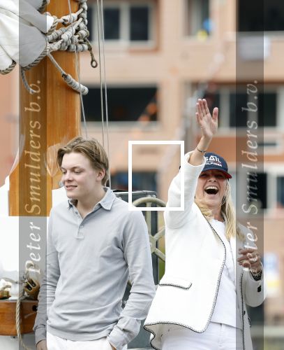 Amsterdam 21 augustus 2025
Prinses Beatrix op de groene Draeck tijdens de tweede dag van Sail . Aanwezig oa Prinses Mabel met dochters Luana en Zaria . Ook aanwezig prins Cazimir en prinses Carolina de Bourbon de Parma met haar kinderen Alaia en Xavier .
Ook de moeder van Prinses Mabel was aanwezig .