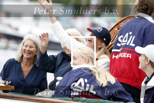 Amsterdam 21 augustus 2025
Prinses Beatrix op de groene Draeck tijdens de tweede dag van Sail . Aanwezig oa Prinses Mabel met dochters Luana en Zaria . Ook aanwezig prins Cazimir en prinses Carolina de Bourbon de Parma met haar kinderen Alaia en Xavier .
Ook de moeder van Prinses Mabel was aanwezig .