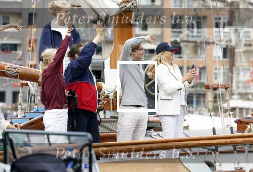 Amsterdam 21 augustus 2025
Prinses Beatrix op de groene Draeck tijdens de tweede dag van Sail . Aanwezig oa Prinses Mabel met dochters Luana en Zaria . Ook aanwezig prins Cazimir en prinses Carolina de Bourbon de Parma met haar kinderen Alaia en Xavier .
Ook de moeder van Prinses Mabel was aanwezig .