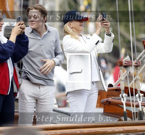 Amsterdam 21 augustus 2025
Prinses Beatrix op de groene Draeck tijdens de tweede dag van Sail . Aanwezig oa Prinses Mabel met dochters Luana en Zaria . Ook aanwezig prins Cazimir en prinses Carolina de Bourbon de Parma met haar kinderen Alaia en Xavier .
Ook de moeder van Prinses Mabel was aanwezig .