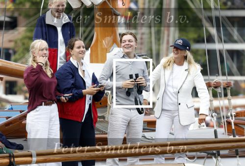 Amsterdam 21 augustus 2025
Prinses Beatrix op de groene Draeck tijdens de tweede dag van Sail . Aanwezig oa Prinses Mabel met dochters Luana en Zaria . Ook aanwezig prins Cazimir en prinses Carolina de Bourbon de Parma met haar kinderen Alaia en Xavier .
Ook de moeder van Prinses Mabel was aanwezig .