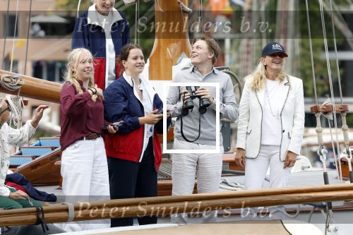 Amsterdam 21 augustus 2025
Prinses Beatrix op de groene Draeck tijdens de tweede dag van Sail . Aanwezig oa Prinses Mabel met dochters Luana en Zaria . Ook aanwezig prins Cazimir en prinses Carolina de Bourbon de Parma met haar kinderen Alaia en Xavier .
Ook de moeder van Prinses Mabel was aanwezig .
