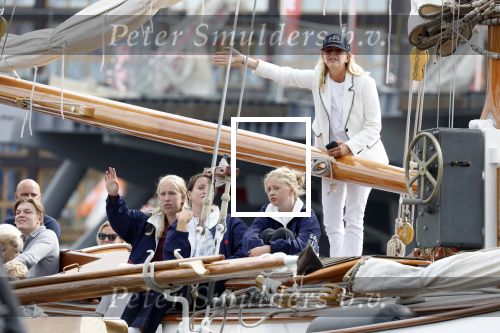 Amsterdam 21 augustus 2025
Prinses Beatrix op de groene Draeck tijdens de tweede dag van Sail . Aanwezig oa Prinses Mabel met dochters Luana en Zaria . Ook aanwezig prins Cazimir en prinses Carolina de Bourbon de Parma met haar kinderen Alaia en Xavier .
Ook de moeder van Prinses Mabel was aanwezig .