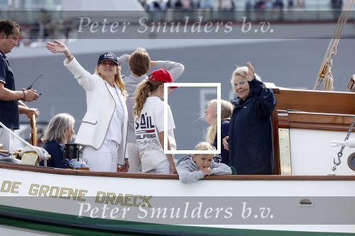 Amsterdam 21 augustus 2025
Prinses Beatrix op de groene Draeck tijdens de tweede dag van Sail . Aanwezig oa Prinses Mabel met dochters Luana en Zaria . Ook aanwezig prins Cazimir en prinses Carolina de Bourbon de Parma met haar kinderen Alaia en Xavier .
Ook de moeder van Prinses Mabel was aanwezig .