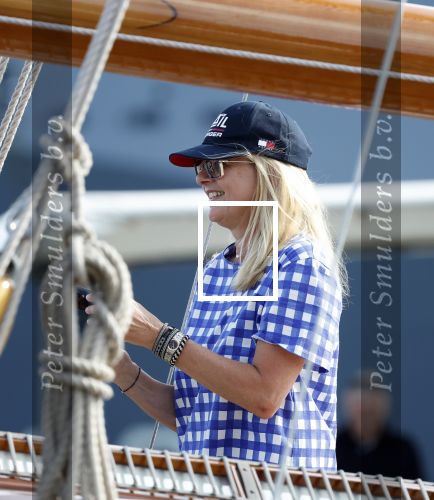 Amsterdam 20 augustus 2025
Koning Willem Alexander Prinses Mabel en (prinses Luana ) Gravin Luana op de groene Draeck tijdens de eerste dag van Sail Amsterdam . Er vaart ongelofelijk veel beveiliging Politie in boten op jet skis en een speciaal beveiligingsteam van de Marechaussee BSB ( Brigade Speciale Beveiligingsopdrachten ) mee met de groene Draeck