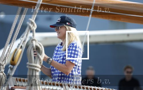 Amsterdam 20 augustus 2025
Koning Willem Alexander Prinses Mabel en (prinses Luana ) Gravin Luana op de groene Draeck tijdens de eerste dag van Sail Amsterdam . Er vaart ongelofelijk veel beveiliging Politie in boten op jet skis en een speciaal beveiligingsteam van de Marechaussee BSB ( Brigade Speciale Beveiligingsopdrachten ) mee met de groene Draeck